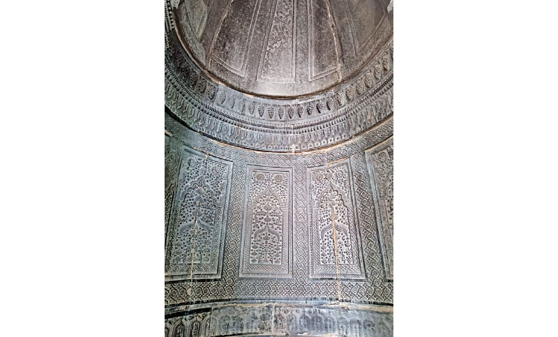 কষ্টিপাথরে তৈরি এক অনন্য মসজিদ